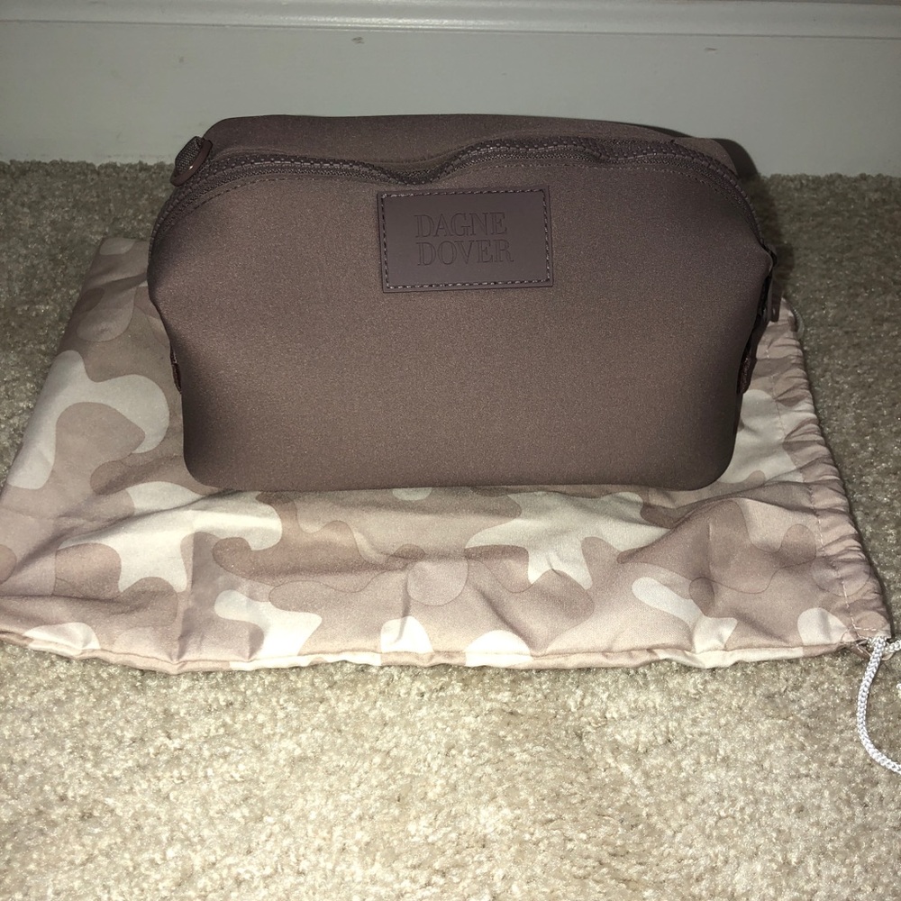 THE HUNTER TOILETRY BAG - DUNE - LARGE